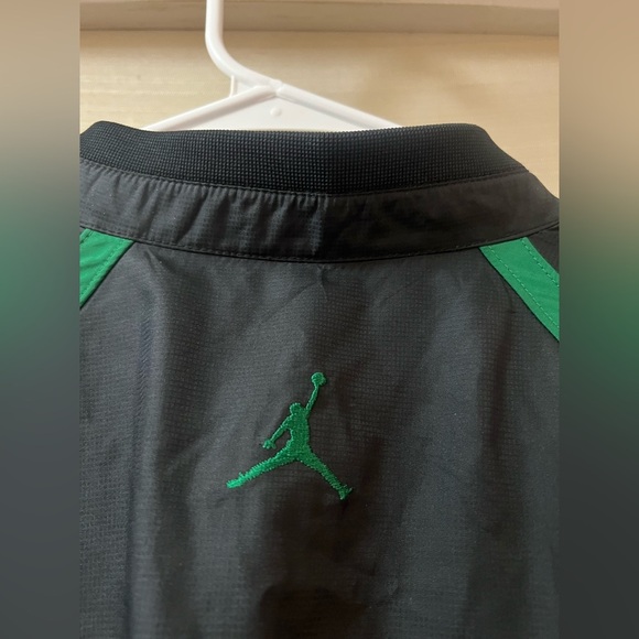 Jordan Black and Green Windbreaker Jacket Men’s Size XXL Sporty Zip Up Classic - Picture 9 of 10